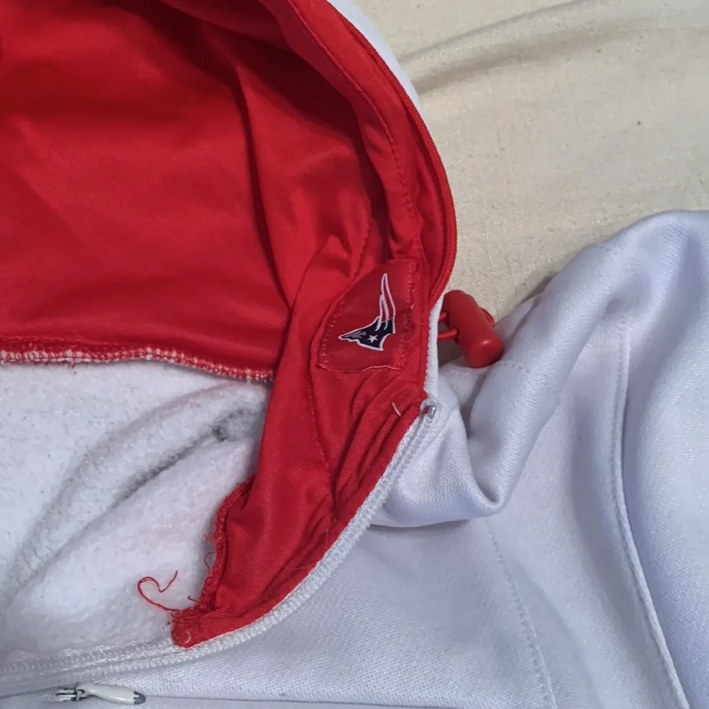 Women’s Patriots Sweatshirt - Picture 4 of 9